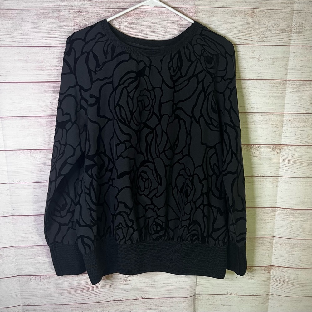 Fabletics Black Lola Long Sleeve Floral Velvet‎ Flocked Back Cut OutTop Medium